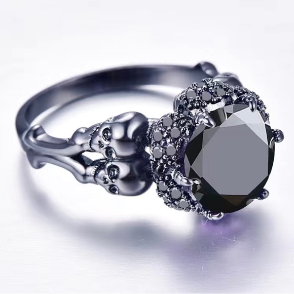 🆕Skull Design Black Zircon Ring - Picture 4 of 7